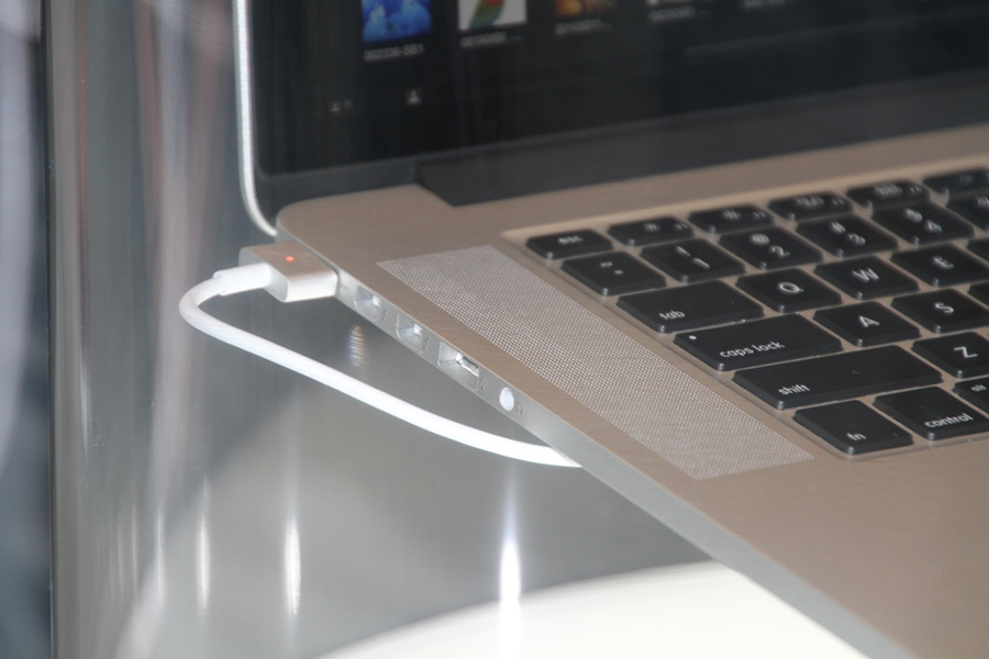 MacBook Pro с экраном Retina - адаптер питания MagSafe 2