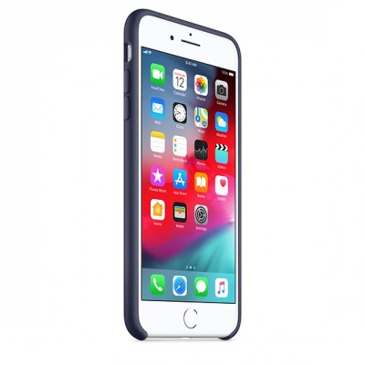 Силиконовый чехол для iPhone 8 Plus/7 Plus - цвет тёмно-синий Силиконовый чехол от Apple — отличное дополнение к вашему iPhone. Он плотно прилегает к кнопкам громкости и режима сна, точно повторяет контуры телефона и при этом не делает его громоздким. Мягкая подкладка из микрофибры защищает корпус iPhone, а внешняя силиконовая поверхность приятна на ощупь. Чехол не придётся снимать даже во время беспроводной зарядки.